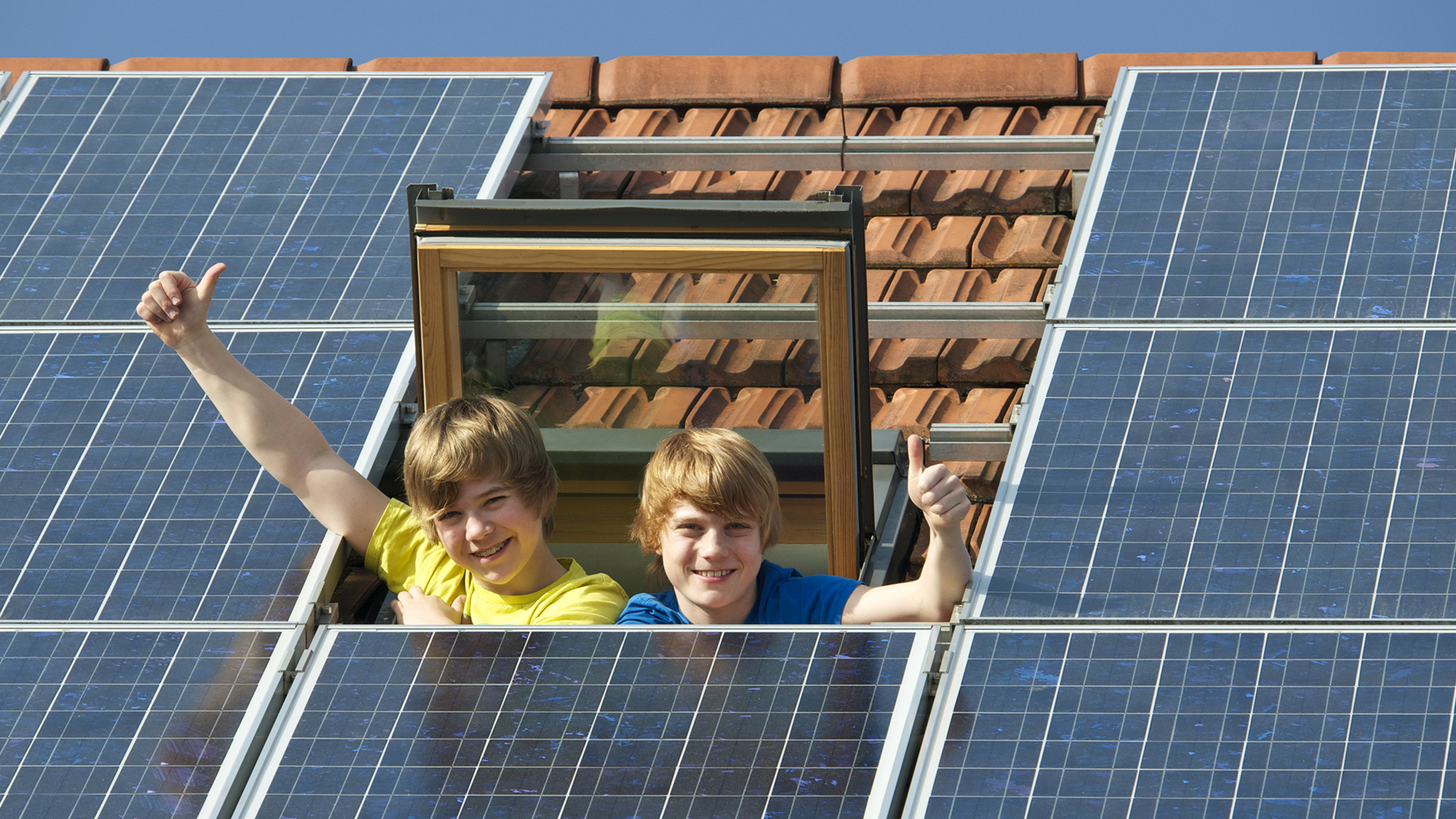 Homeowners' Associations and Solar Installations in the Commonwealth of Virginia - Kids in a solar roof